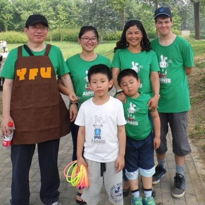 Kim mit seiner Gastfamilie