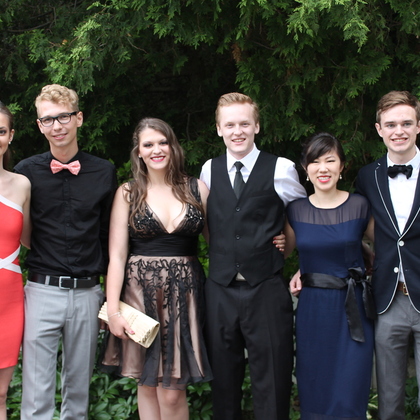 Ein Bild von der Prom meiner Schule (Abschlussball).