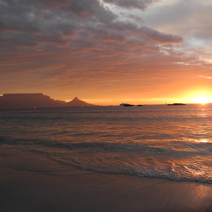 Bloubergstrand mit dem Tafelberg im Hintergrund.