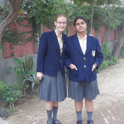Meine Gastschwester und ich in Winteruniform. 