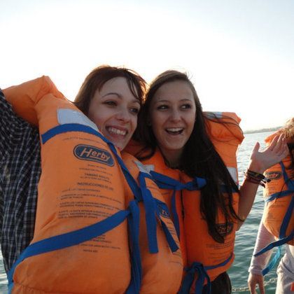 Meine zwei Jahre ältere Gastschwester Gisela war eine der wichtigsten Bezugspersonen. Hier sind wir bei einem Ausflug in Schwimmwesten!