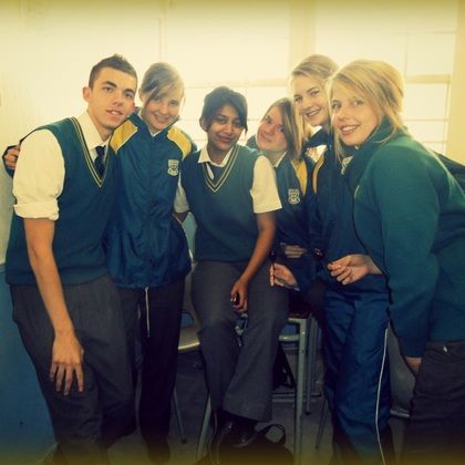 Meine besten Freunde und ich in Schuluniform.